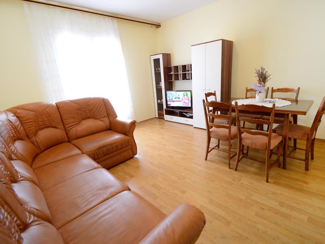 Franjo By Interhome * Ika